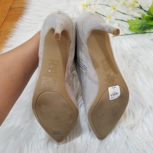 EXPRESS Pointed Faux Suede Ankle Boots Light Gray Color SIZE 9. - Picture 14 of 16